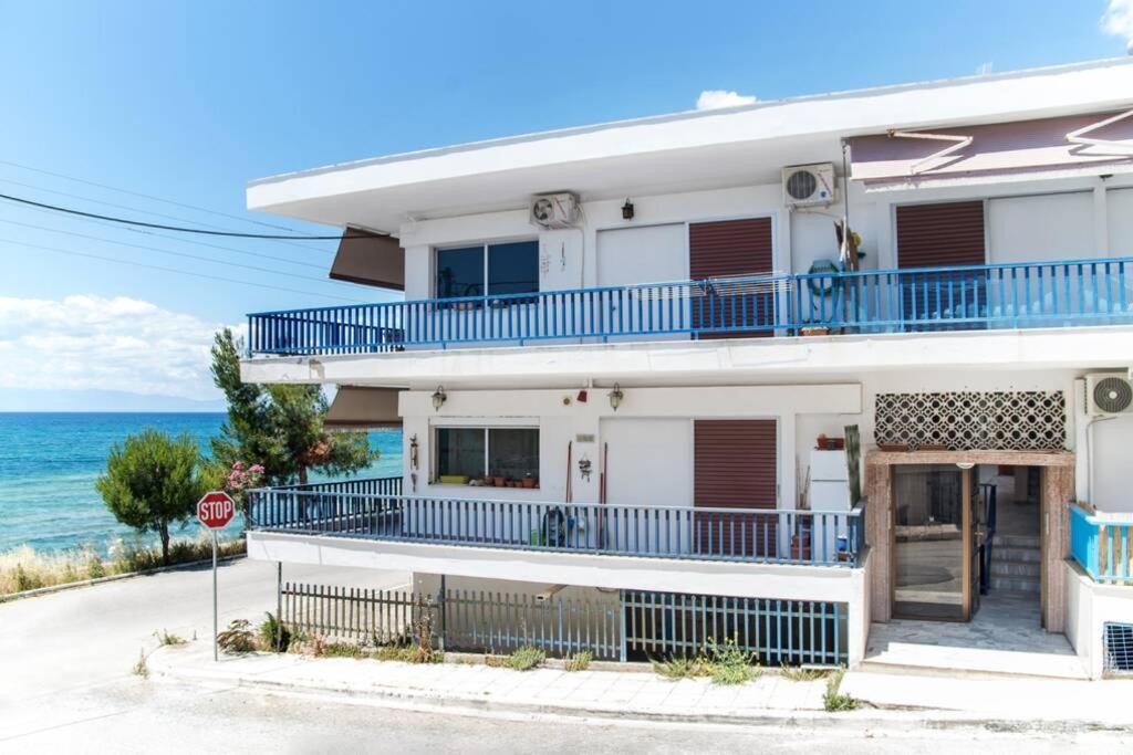 Seafront 2 Bedrooms Apartment ネア・イラクリア エクステリア 写真